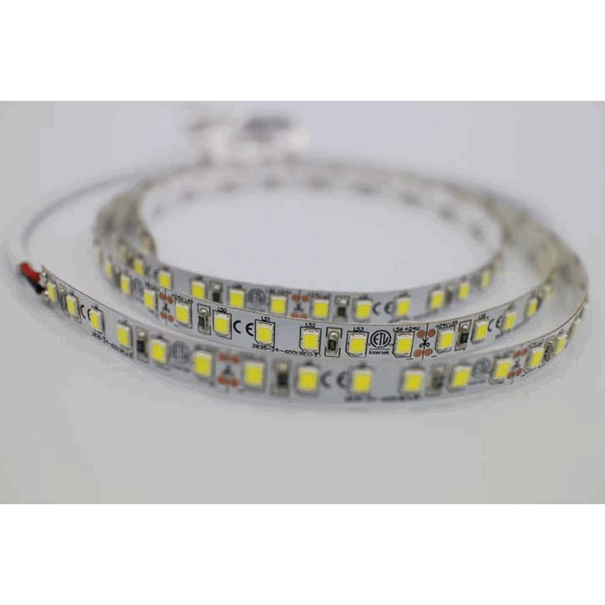 28.8W/m, 6000-7000K, 15mm, Vit, IP65